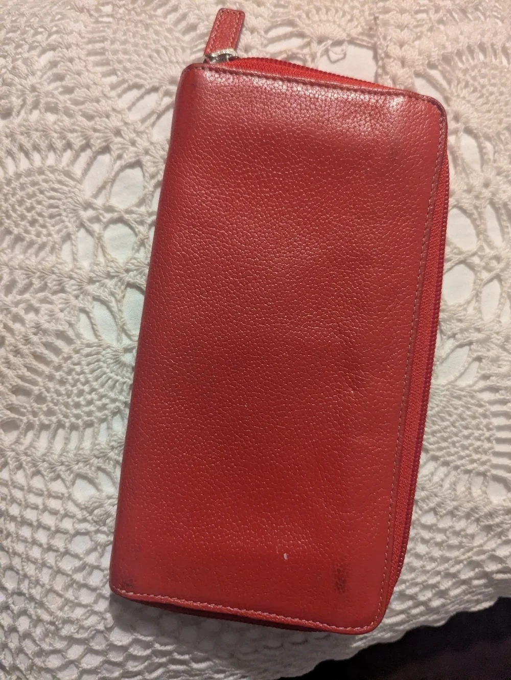 Levenge Women's Red Leather Zip Wallet Clutch